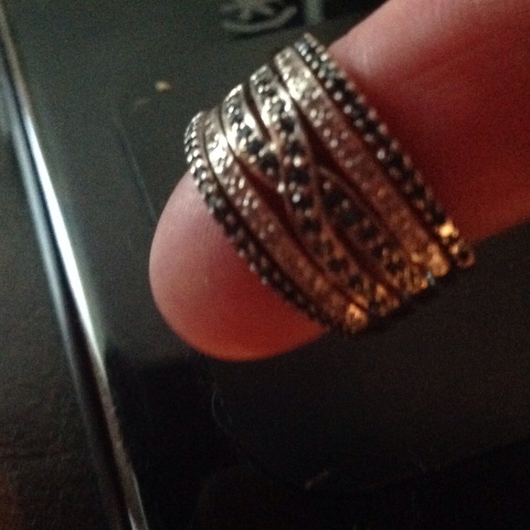 Blue and white diamond ring - Picture 1 of 4