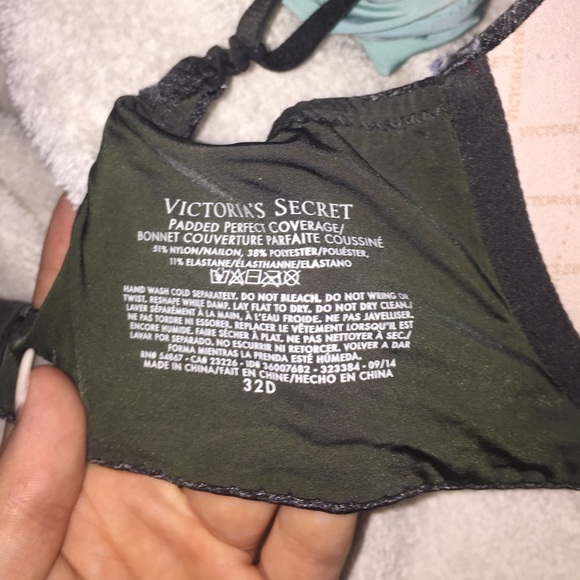 32d - Picture 3 of 3
