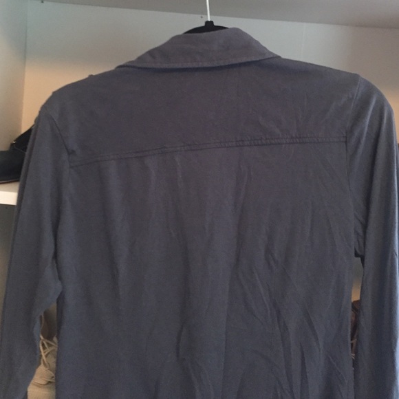 VERY COMFY & STRETCHY GRAY BUTTON UP WITH DETAIL🎉 - Picture 3 of 3