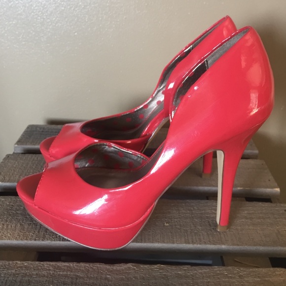 Fergalicious Peep Toe Platform Heel - Picture 3 of 3