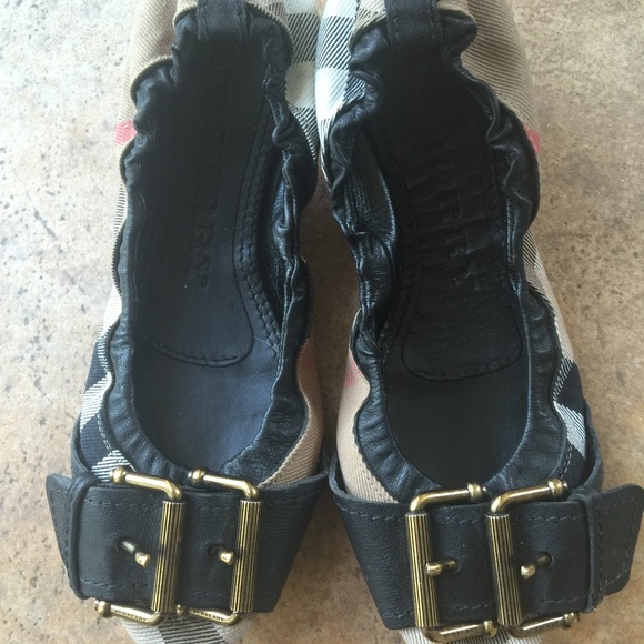 Burberry Flats size 7 worn once. Great condition