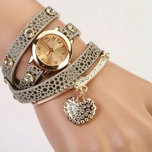 Women's Multi-layer Wristwatch With Heart Pendant