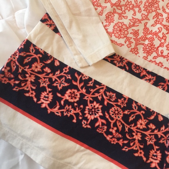 GORGEOUS LONGS SLEEVE SOFT TEE WITH DETAIL🎉 - Picture 2 of 3