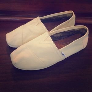 Never worn! Men's Toms size 8