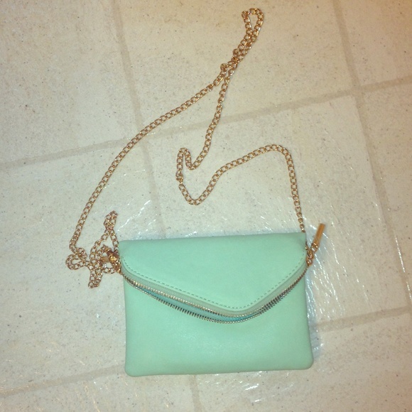 Macy's Handbags - Lowest price yet ‼️🔳Changeable chained purse🔳