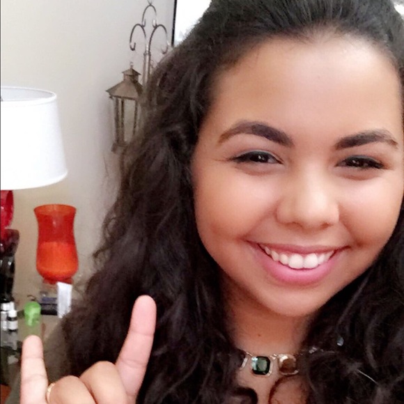 Meet your Posher, Lorena - Picture 1 of 1