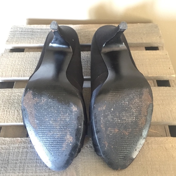 Black Steve Madden Peep Toe Heel - Picture 2 of 4