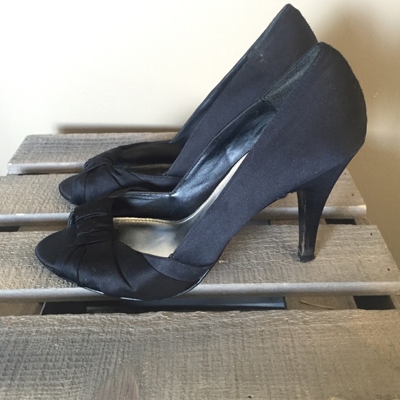 Black Steve Madden Peep Toe Heel - Picture 3 of 4