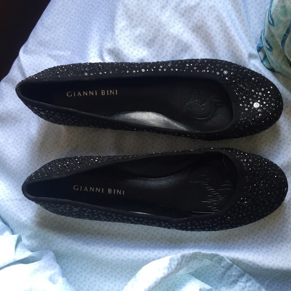 Gianni Bini black flats