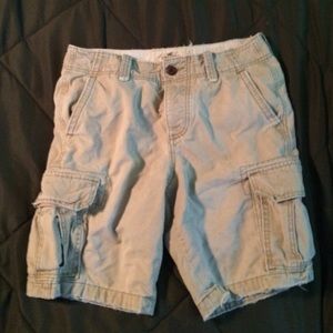 TWO PAIRS OF LIGHT AND DARK KHAKI SHORTS HOLLISTER
