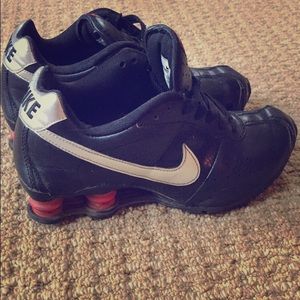 Black Nike Shox