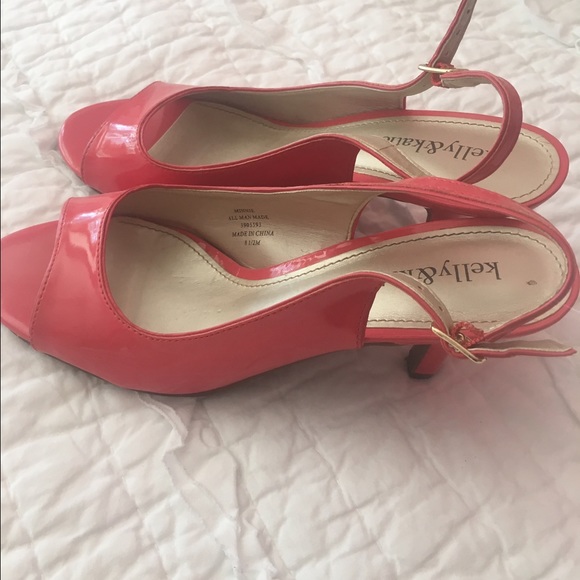 WOMENS 8 1/2 heels - Picture 2 of 3