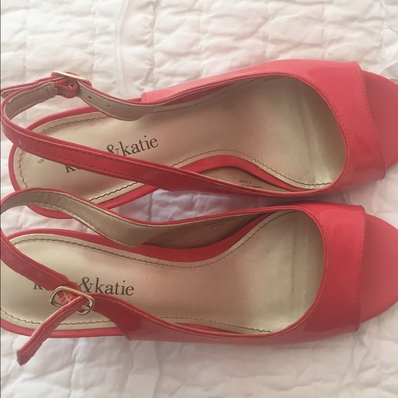 WOMENS 8 1/2 heels - Picture 3 of 3