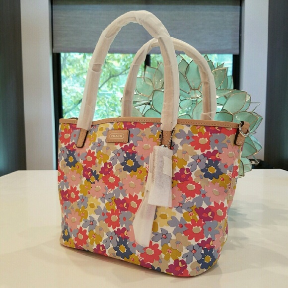 🎉SALE🎉 Adorable COACH Metro Floral Tote NWT! - Picture 2 of 4