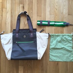 Lululemon Carry Me Om tote bag
