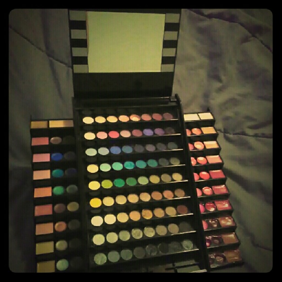 Sephora 130 color lip/eye/face makeup palette