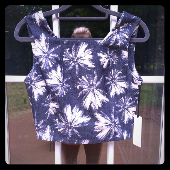 L'agence top size 4 NWT