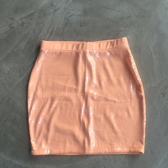 H&M peach sequin skirt with gold zipper Sz Small