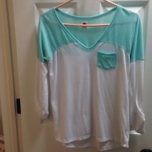 Quarter sleeve shirt