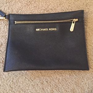 Michael kors wristlet