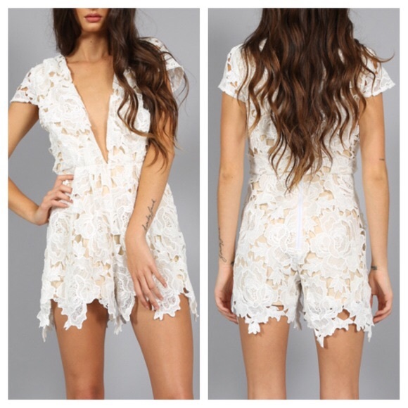 LACE ROMPER Floral Scalloped Plunge Neck Jumpsuit - Picture 4 of 4
