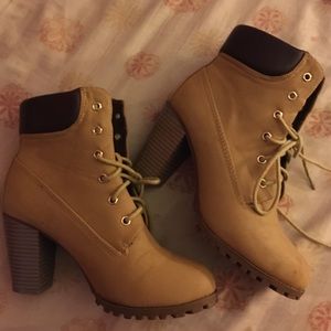 Non authentic TimberLand heels