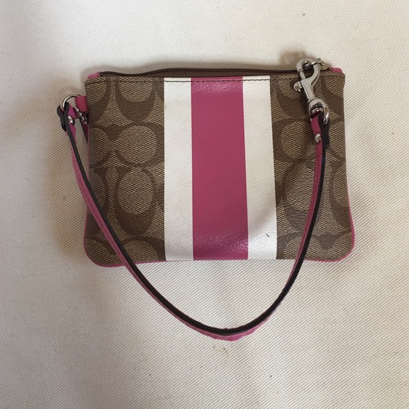 Adorable coach wristlet