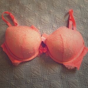 * Brand New* Victoria's Secret Lace Push up bra