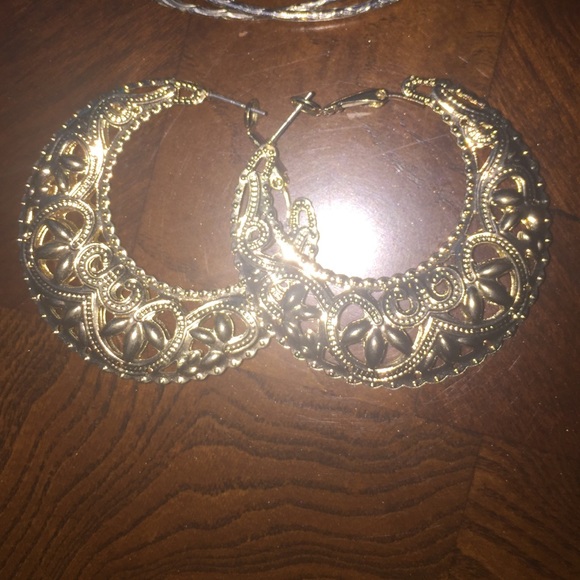 Hoop earrings - Picture 2 of 4