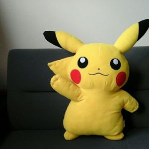 GIANT PIKACHU PLUSHIE!!