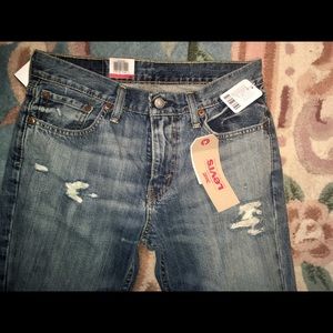Never worn before Levi's slim ripped jeans