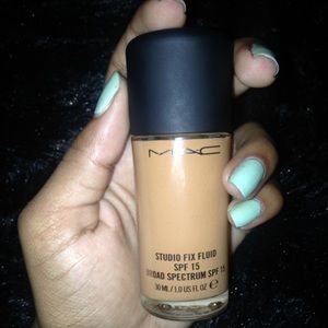 Mac Studio Fix Fluid foundation