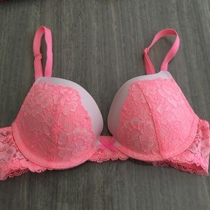 NWOT Coral Lacy VS Push-Up Bra 32C
