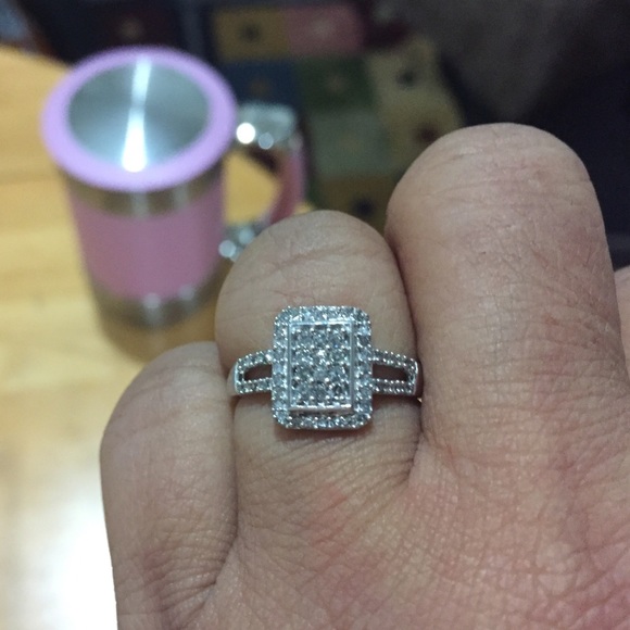 Diamond ring 7.5 ring size - Picture 2 of 4