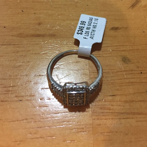 Diamond ring 7.5 ring size - Picture 4 of 4