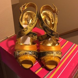 Authentic BCBG Yellowishgold/Black Heels