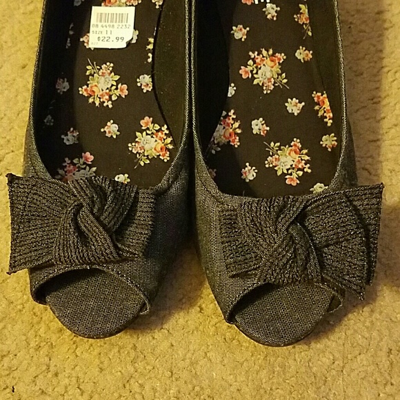 Peep toe kitten heels