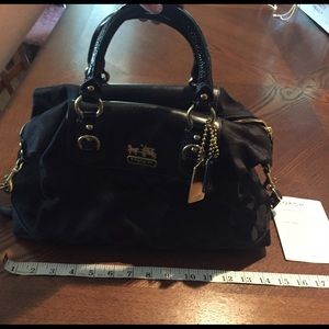 ⚡️SALE ⚡️Authentic Coach leather & signature print