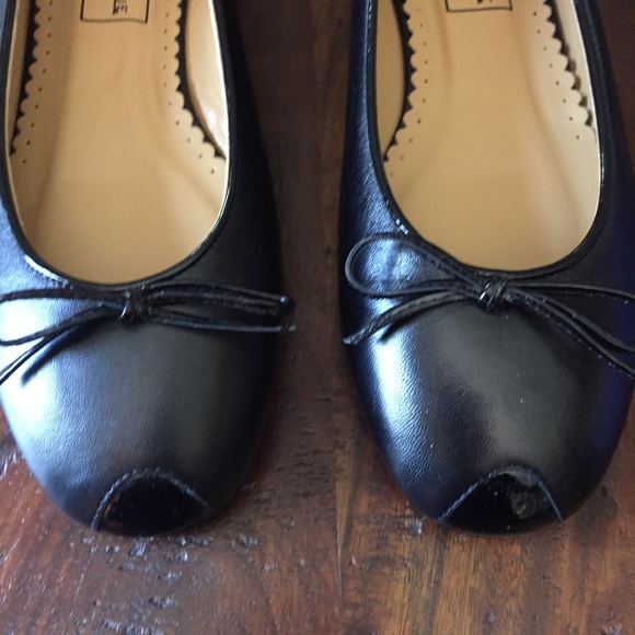 Saks Fifth Avenue ballet flat. Brand New - Picture 3 of 3
