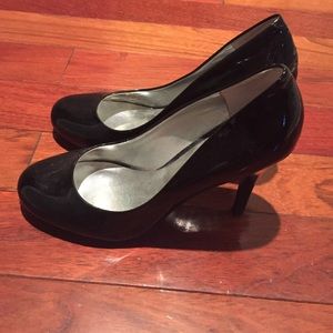 Jessica Simpson black patent heels