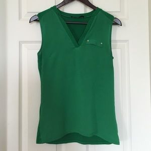 Sleeveless green XS top
