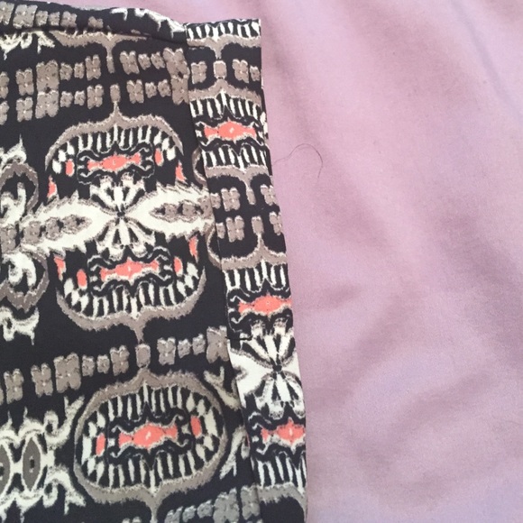 Patterned Blouse - Picture 2 of 3