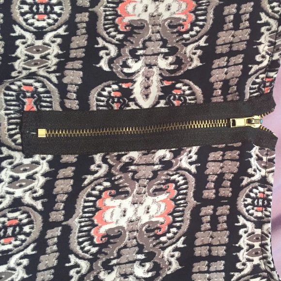 Patterned Blouse - Picture 3 of 3
