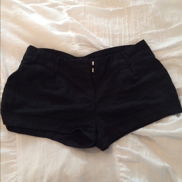 Bundle only item Black shorts size L.