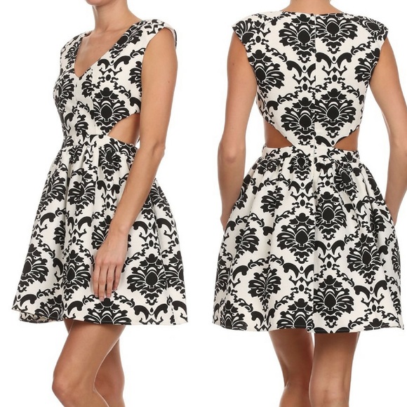 ‼️SALE‼️Mono Pattern Cutout Skater Dress - Picture 2 of 2