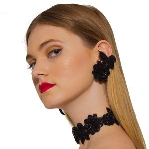 Hand beaded chocker necklace