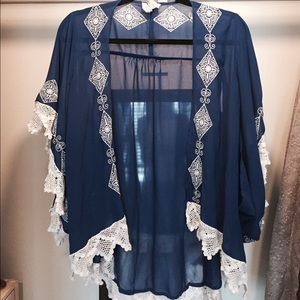 PINS & NEEDLES kimono w/ open sleeves + lace trim