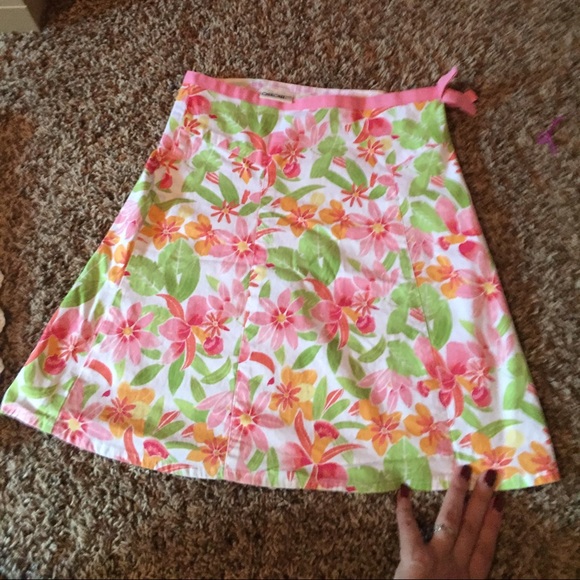 Floral print skirt in excellent condition.