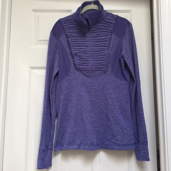 Lululemon long-sleeved exercise top with mittens
