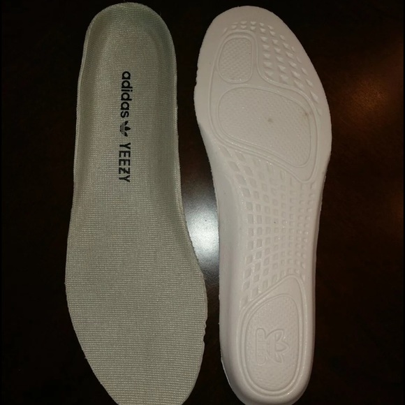 Yeezy  boost 350s - Picture 4 of 4